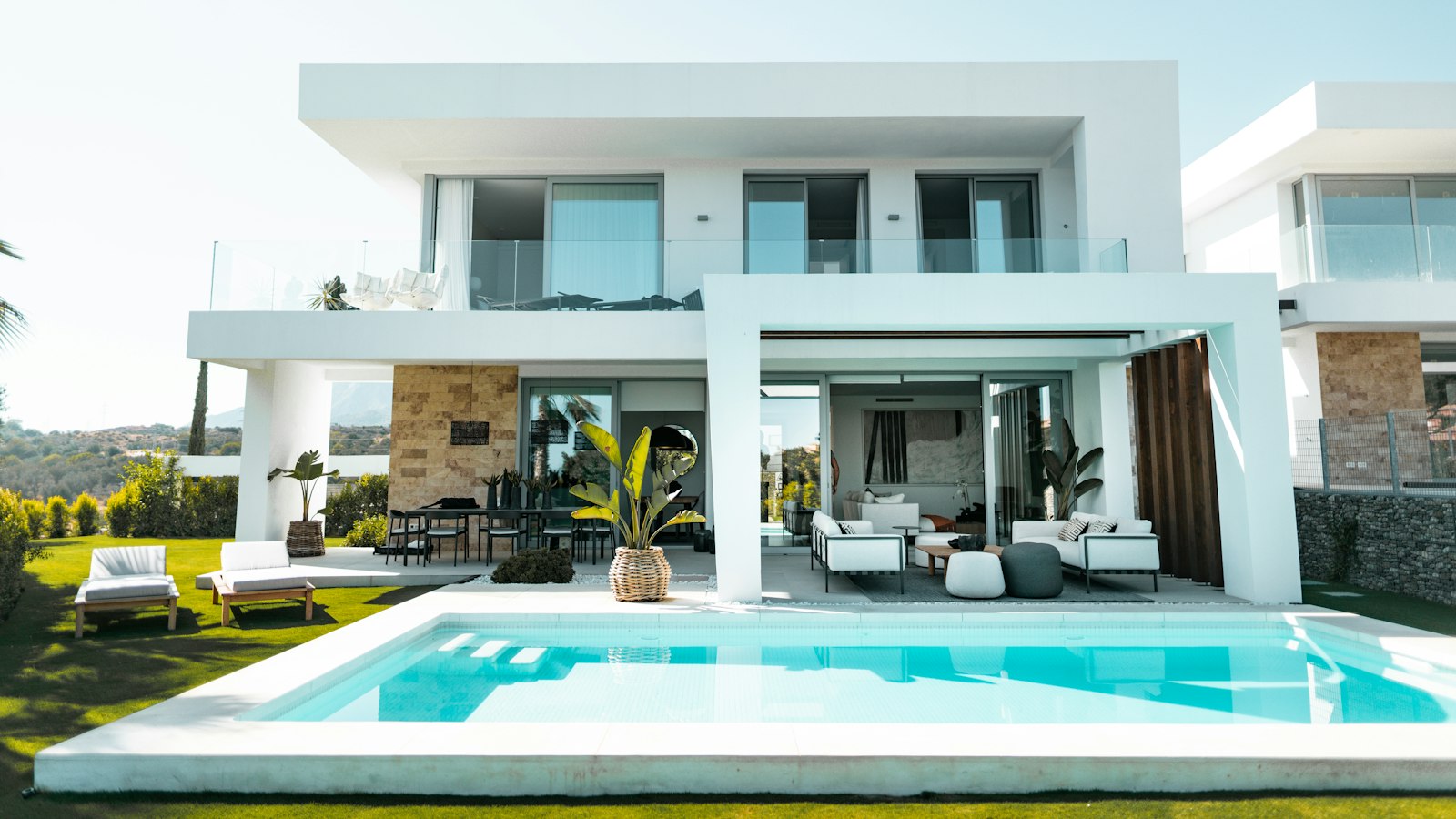 Casa moderna com piscina