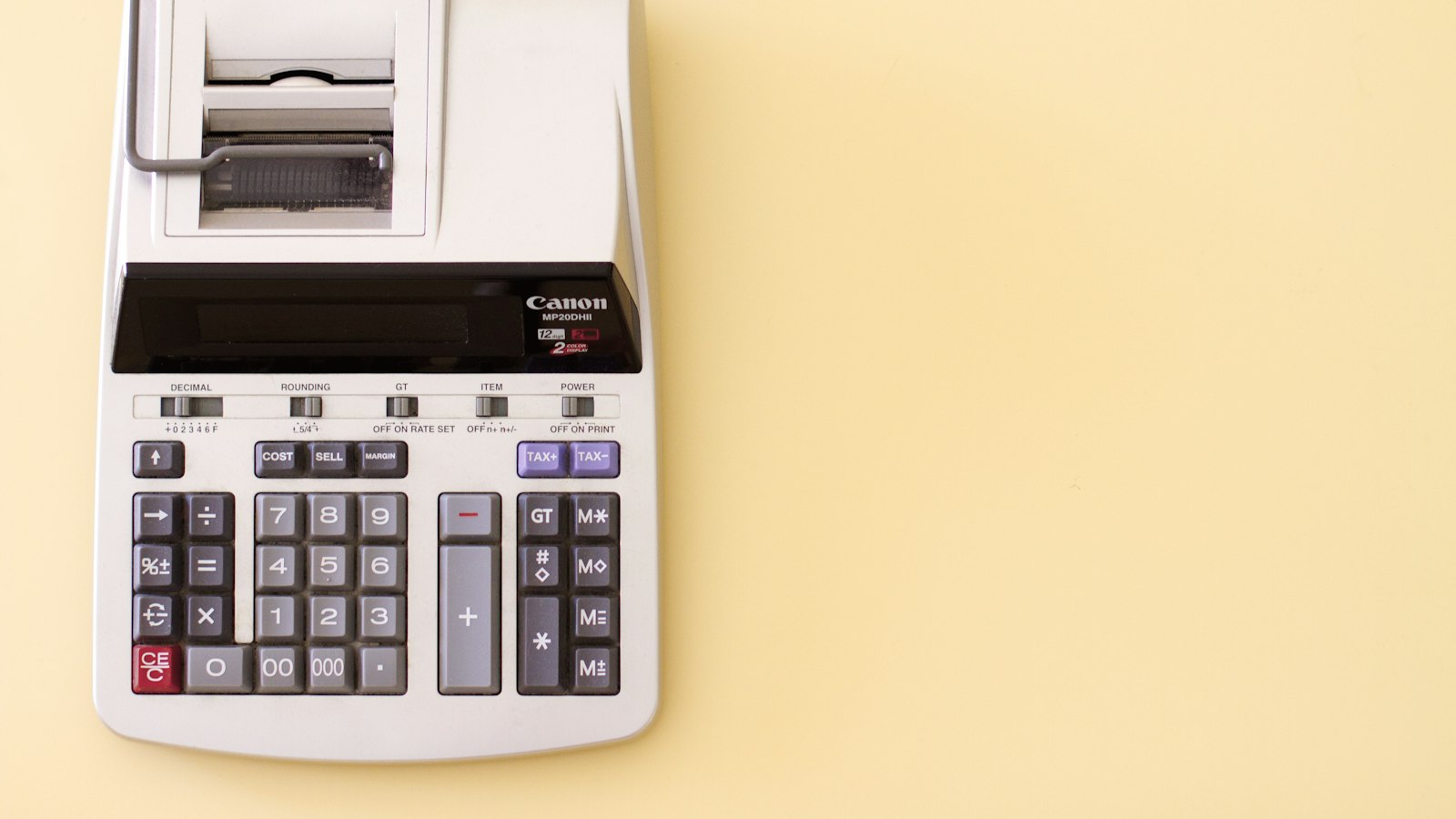 Calculadora com bobina de papel para a folha de pagamento